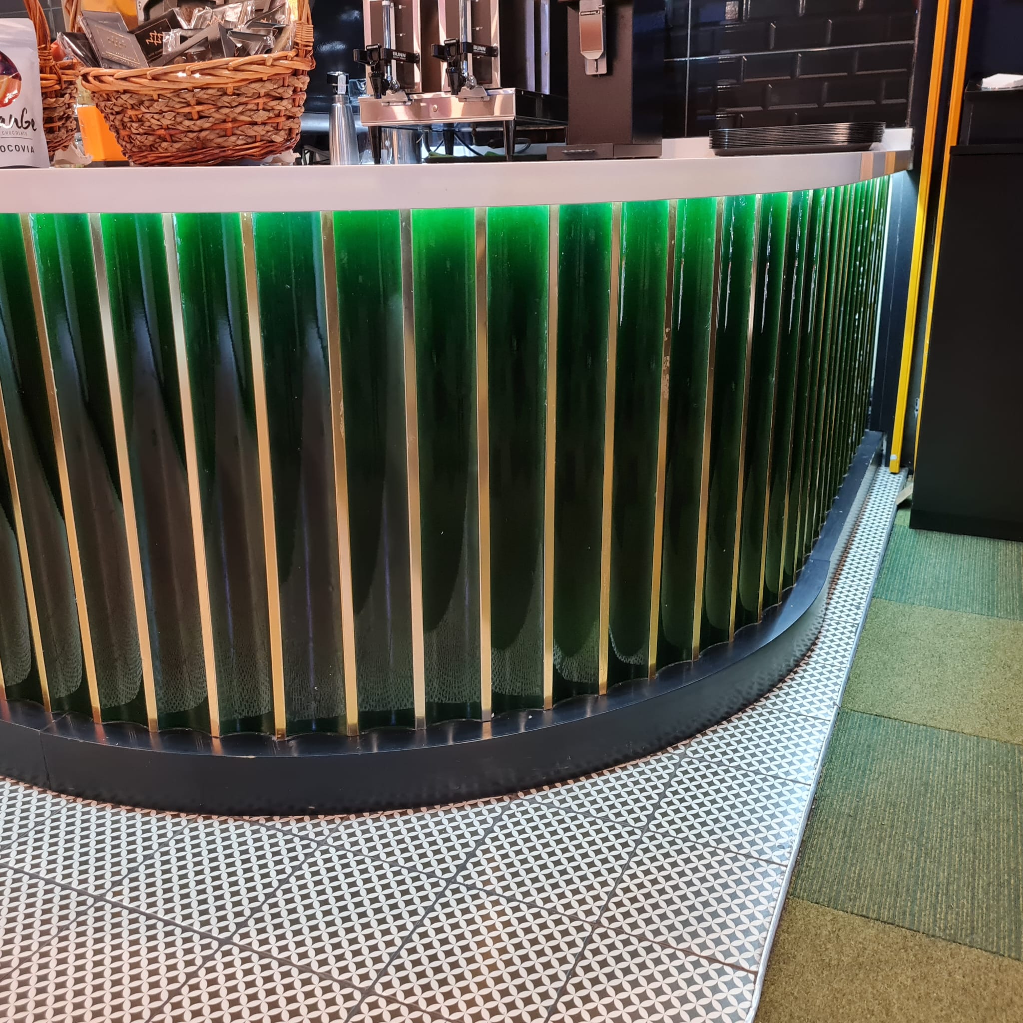 10X100 Bar Önü Yesil Oluklu Çini Seramik