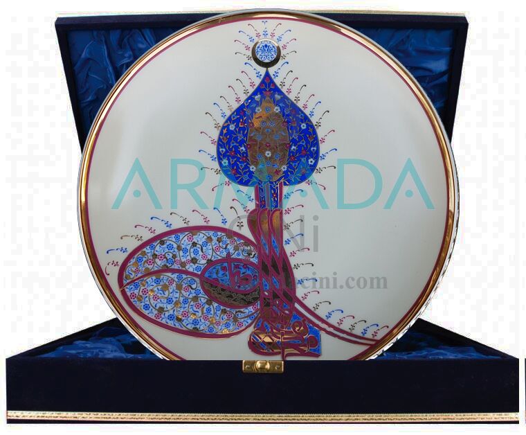 Besmele Tuğralı Porselen Tabak Modelleri Örnekleri En ucuz En hesaplı En özel Vip Hediyeler Hediyelikler Özel Kadife Kutuda Altın Yaldızlı Çini Tabak El İşi